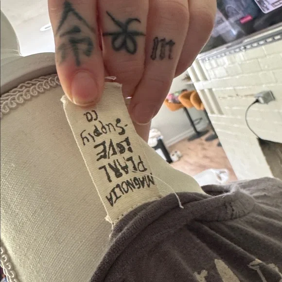 Magnolia Pearl long sleeve tee - Picture 3 of 3